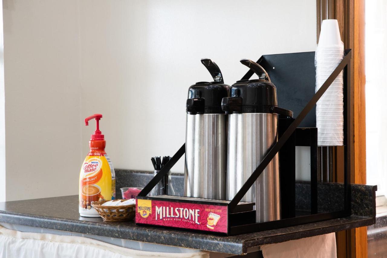 Blisspoint Inn & Suites 马里恩 外观 照片