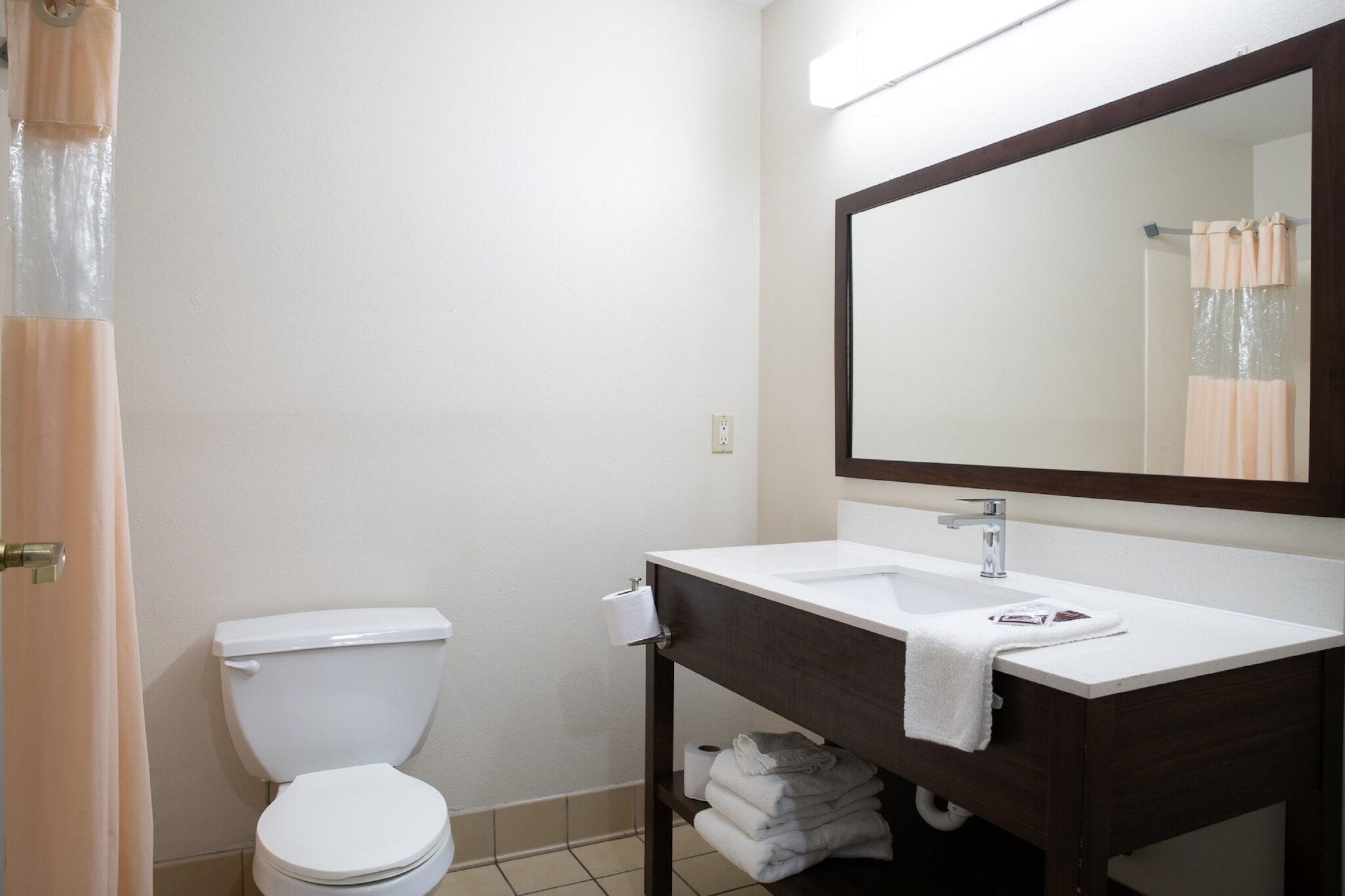 Blisspoint Inn & Suites 马里恩 外观 照片