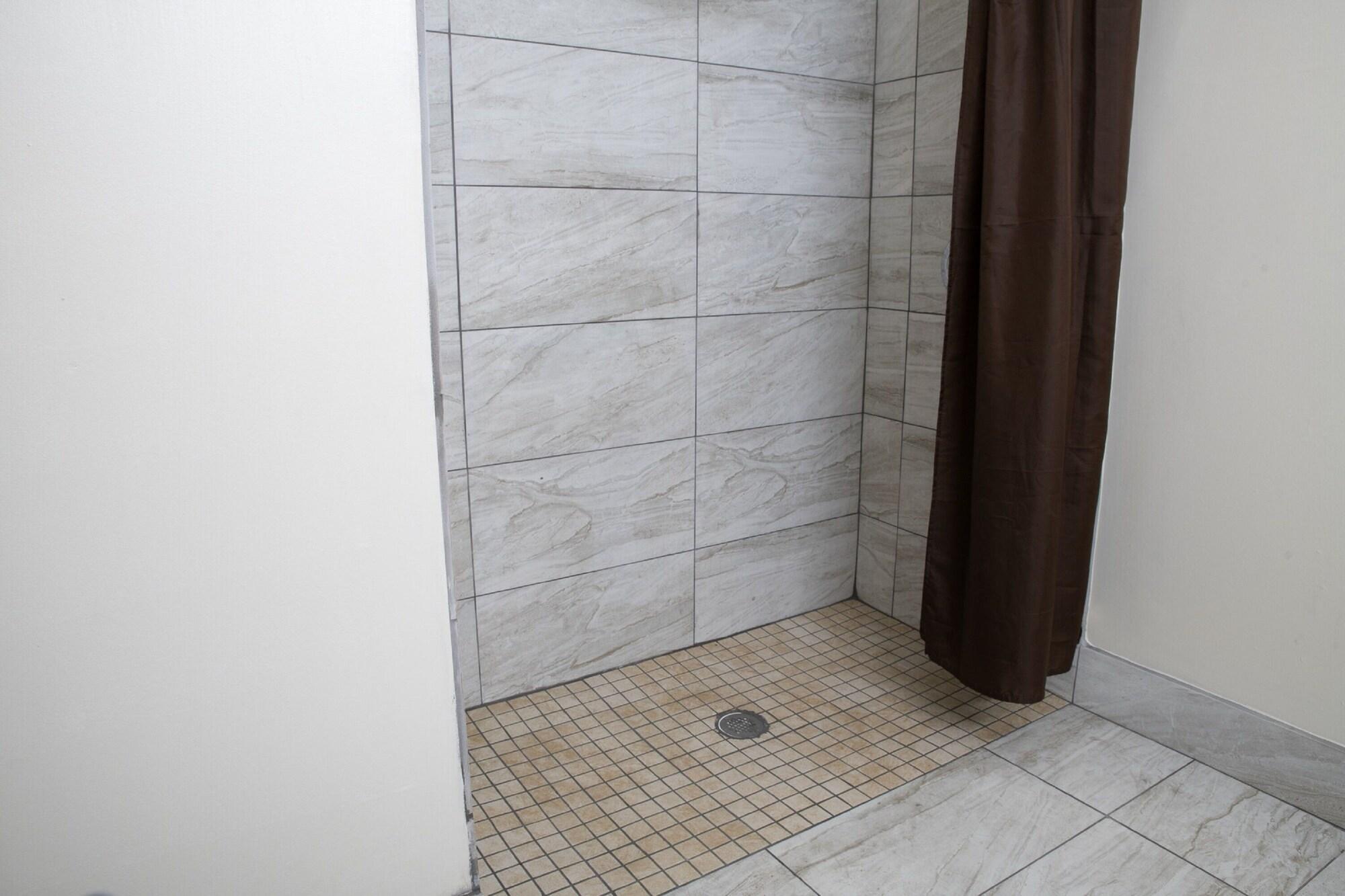 Blisspoint Inn & Suites 马里恩 外观 照片