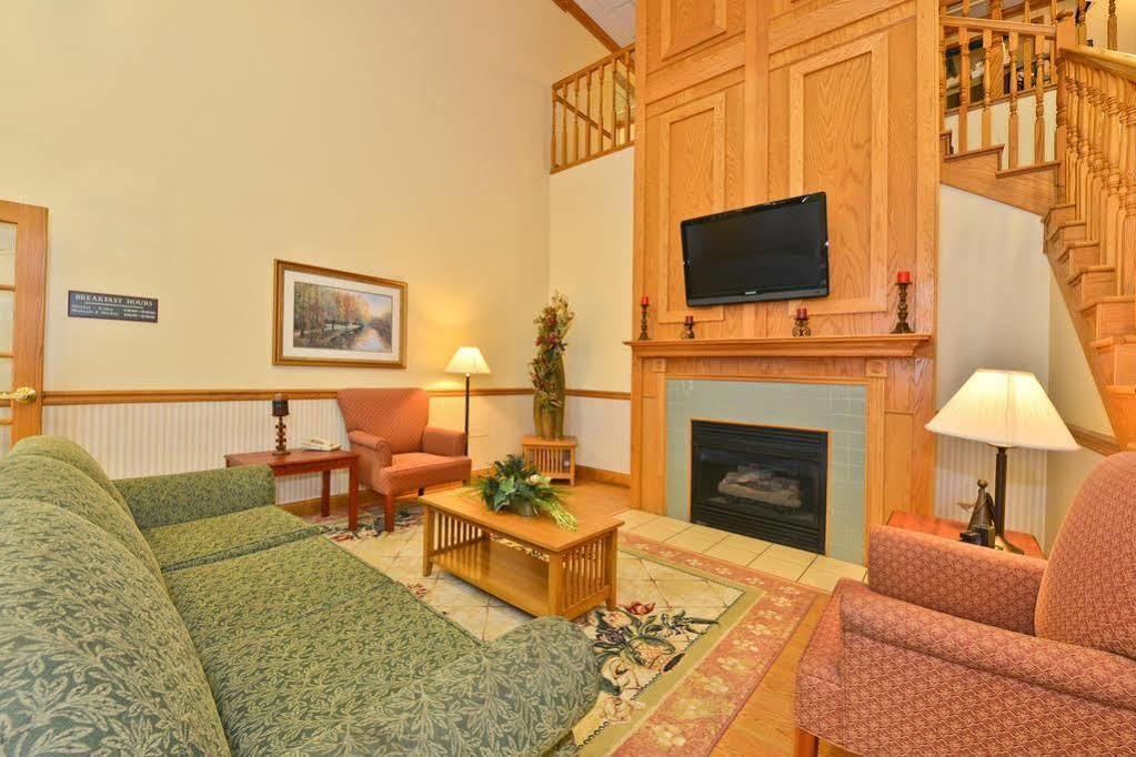 Blisspoint Inn & Suites 马里恩 外观 照片
