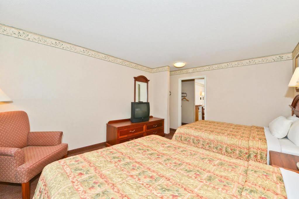 Blisspoint Inn & Suites 马里恩 外观 照片
