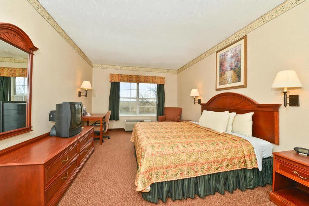 Blisspoint Inn & Suites 马里恩 外观 照片